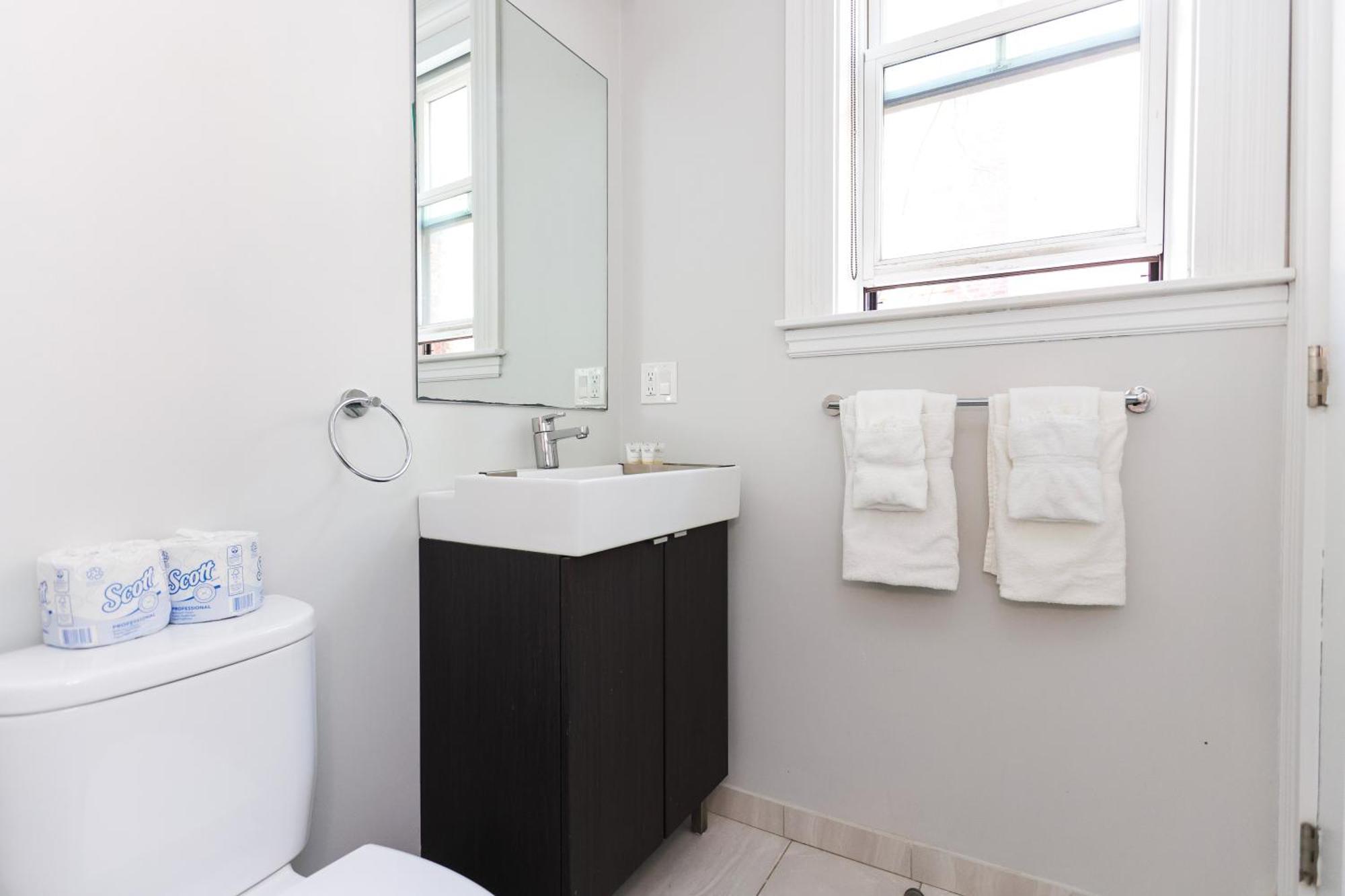 A Stylish Stay W/ A Queen Bed, Heated Floors.. #36 Бруклин Экстерьер фото